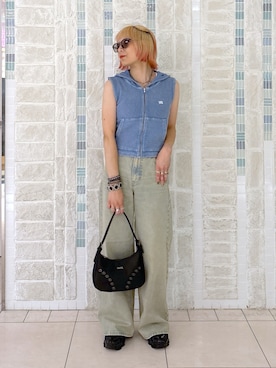 「アイテム（パーカー）」を使った、吉井紗彩さん（レディース・155cm）の夏コーディネート