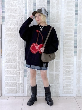 「アイテム（デニムスカート）」を使った、吉井紗彩さん（レディース・155cm）の秋コーディネート