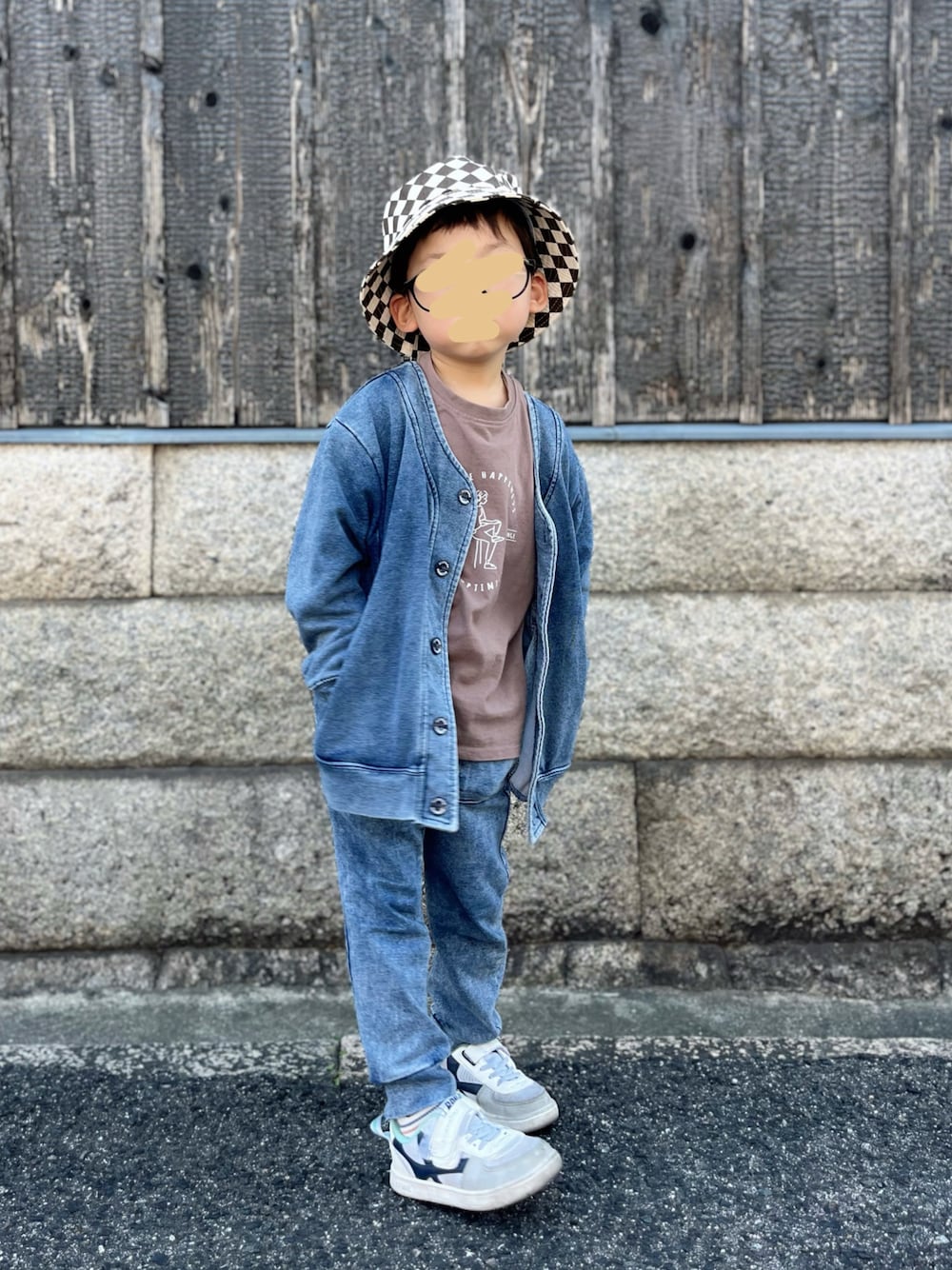 「キッズファッション、キッズコーデ、男の子、5歳、カジュアルコーデ、プチプラ、シンプルコーデ、デニム」｜「Birthdayのアイテム（カーディガン/ボレロ、ブルー系）」を使った、chiroruさん（キッズ・100cm）の春コーディネートの1枚目の写真
