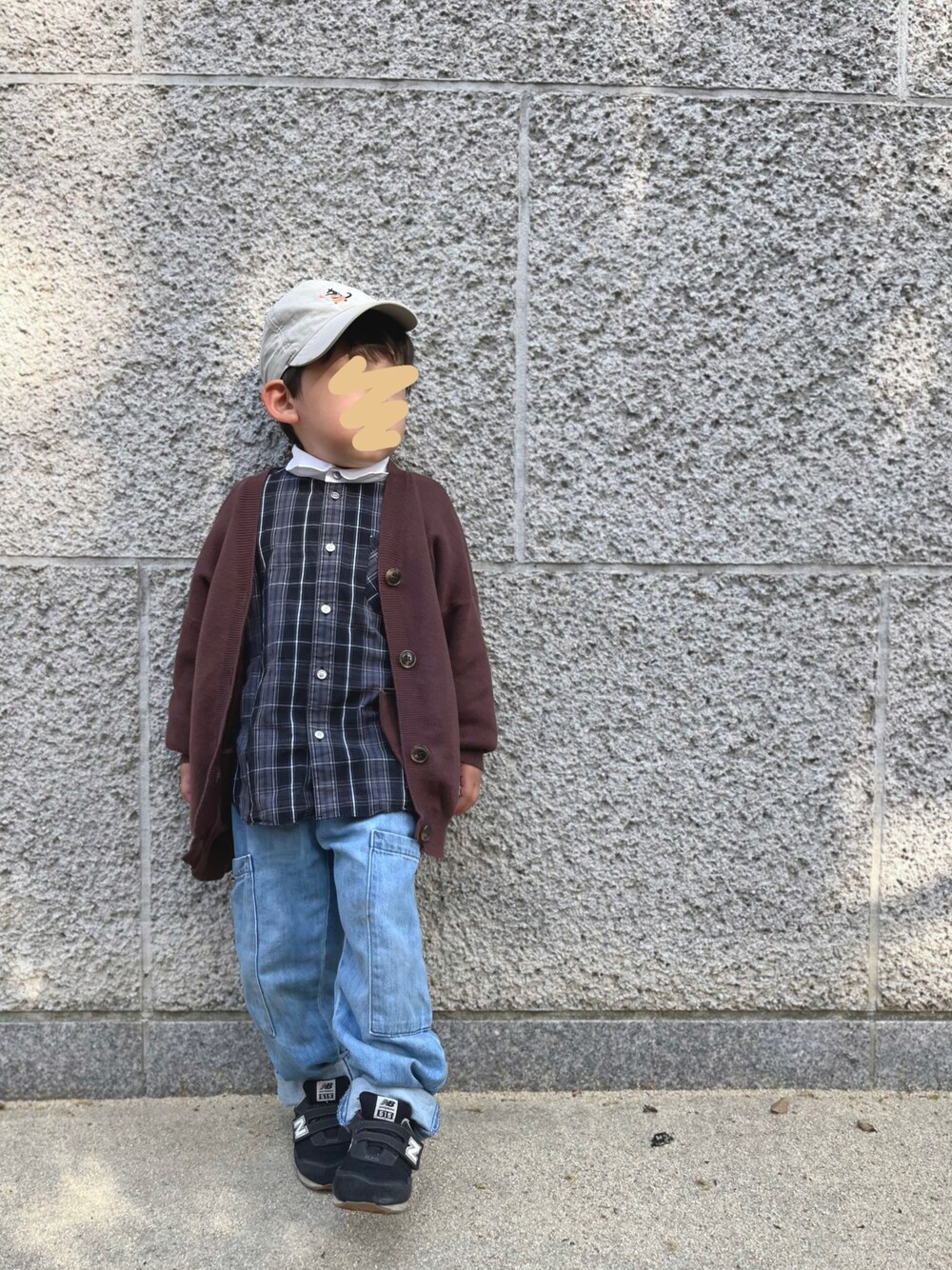 「キッズコーデ、キッズファッション、男の子、4歳、キャップ、春服みてみて、カーディガン」｜「COMME CA ISMのアイテム（シャツ/ブラウス、ブラック系）」を使った、chiroruさん（キッズ・100cm）の春コーディネートの1枚目の写真