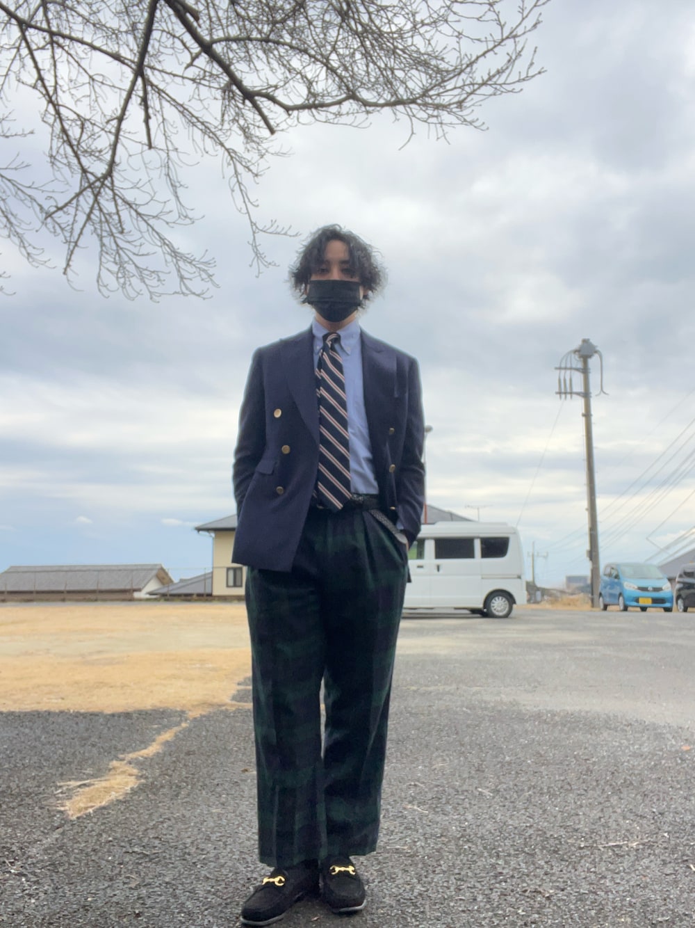 「チェックパンツ、スーツスタイル、ジャケット、ローファー、ネクタイ、スーツセレクト、ラルフローレン、ベルウィッチ、バーウィック、キレイめ、革靴、おしゃれさんと繋がりたい」｜「SUIT SELECTのアイテム（テーラードジャケット、ブルー系）」を使った、ふくたさん（メンズ・169cm）の冬コーディネートの1枚目の写真