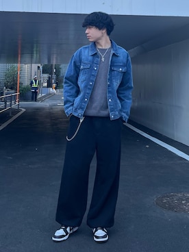 「ワイドシルエット」｜「アイテム（スウェットパンツ）」を使った、鈴木 龍之介さん（メンズ・177cm）の冬コーディネート