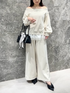 「FRAY I.D（フレイアイディー）の2wayレーストリムオフショルスウェット（Tシャツ/カットソー、ホワイト系）」を使った、FRAY I.Dさんの秋コーディネート