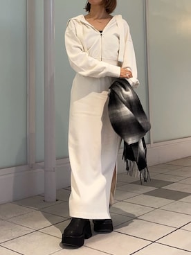 「アイテム（ストール/ショール、ブラック系）」を使った、FRAY I.Dさん（レディース・155cm）の秋コーディネート