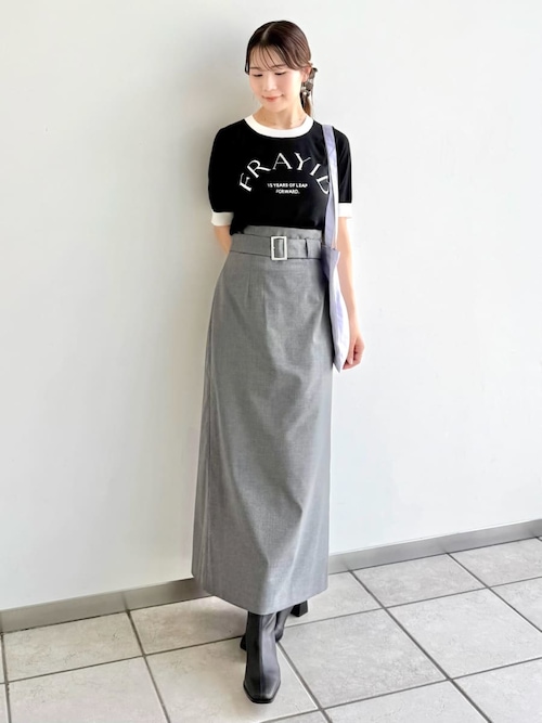 Fray i dホワイト サイドベルト付きスカート セール】ベルト付きストレートスカート（スカート）｜FRAY I.D