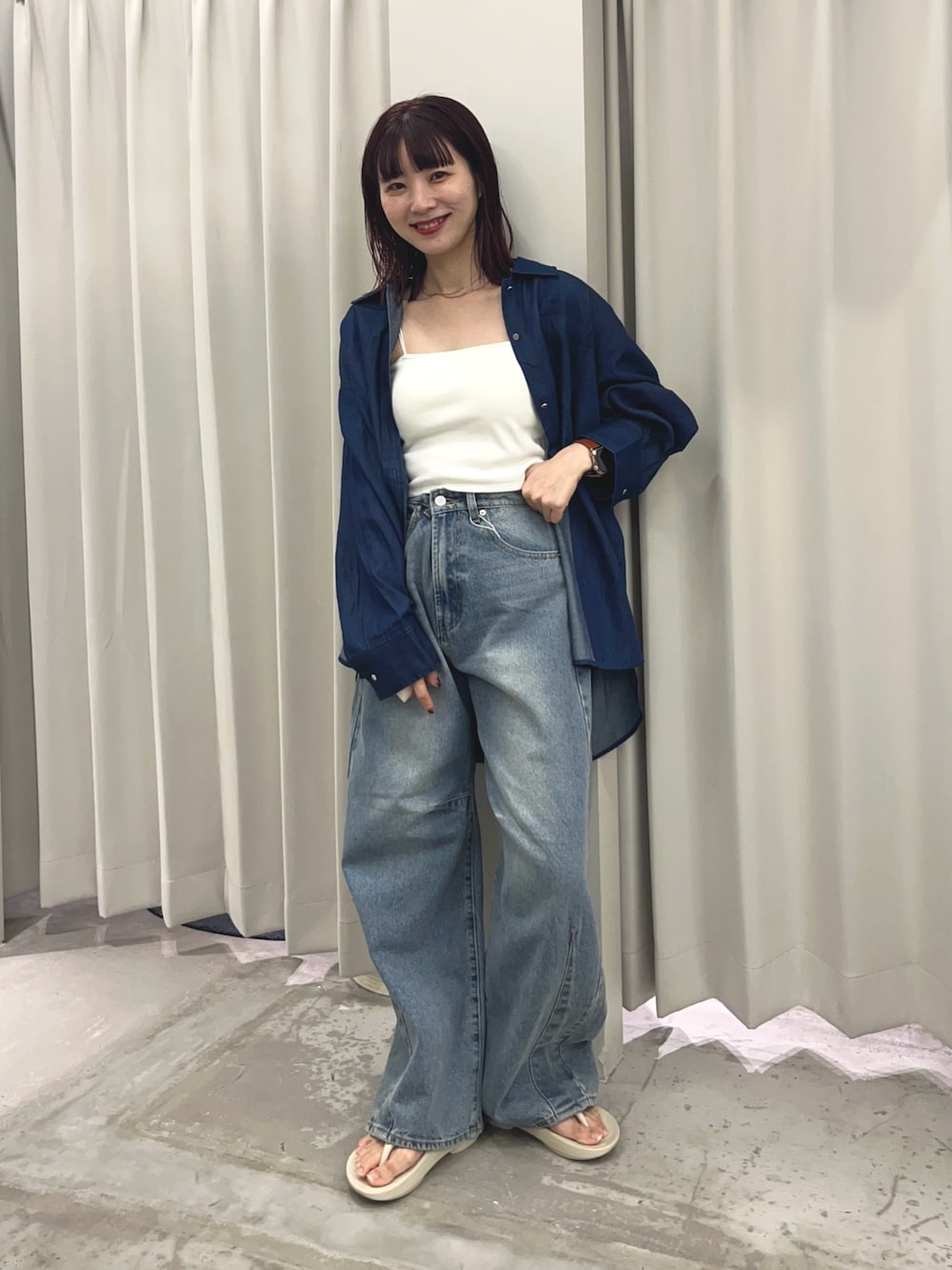 「秋服準備はじめました、着こなしのちょこっとテク、デニム、シャツスタイル、きれいめカジュアル、シンプルコーデ、今から使える秋の先取りコーデ、新作デニムコーデ、SENSEOFPLACE、骨格ウェーブ、st2508、イエベ春、骨格ウェーブ×イエベ春、カジュアルスタイル」｜「SENSE OF PLACE by URBAN RESEARCHのポケットツキワイドスリーブシャツ（シャツ/ブラウス、ブルー系）」を使った、りなてぃさん（レディース・154cm）の夏コーディネートの1枚目の写真