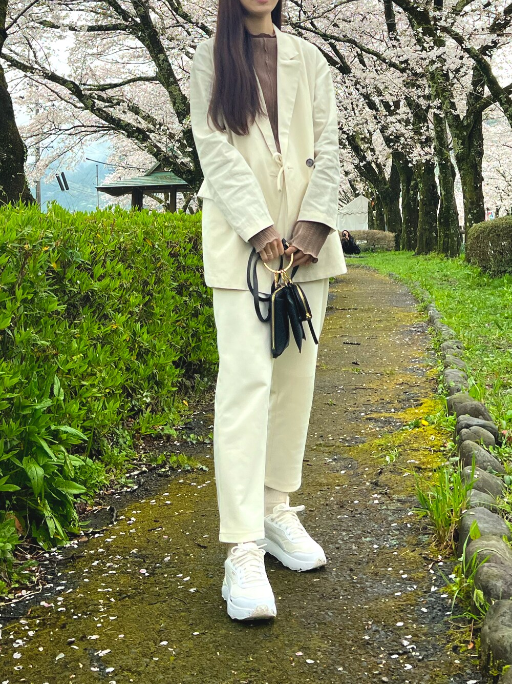 「春ファッション、春、キレイめ、オトナ女子、高身長女子、イエベ春、骨格ウェーブ」｜「coca（coca）のアイテム（パンツ、ベージュ系）」を使った、ぴょんちゃんさん（レディース・166cm）の春コーディネートの1枚目の写真