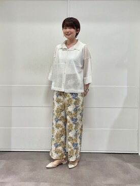 「INDIVI（インディヴィ）の【洗える／シアー】衿付きシャツライクニットカーディガン（カーディガン/ボレロ、ホワイト系）」を使った、MOMOKOさん（レディース・160cm）の春コーディネート