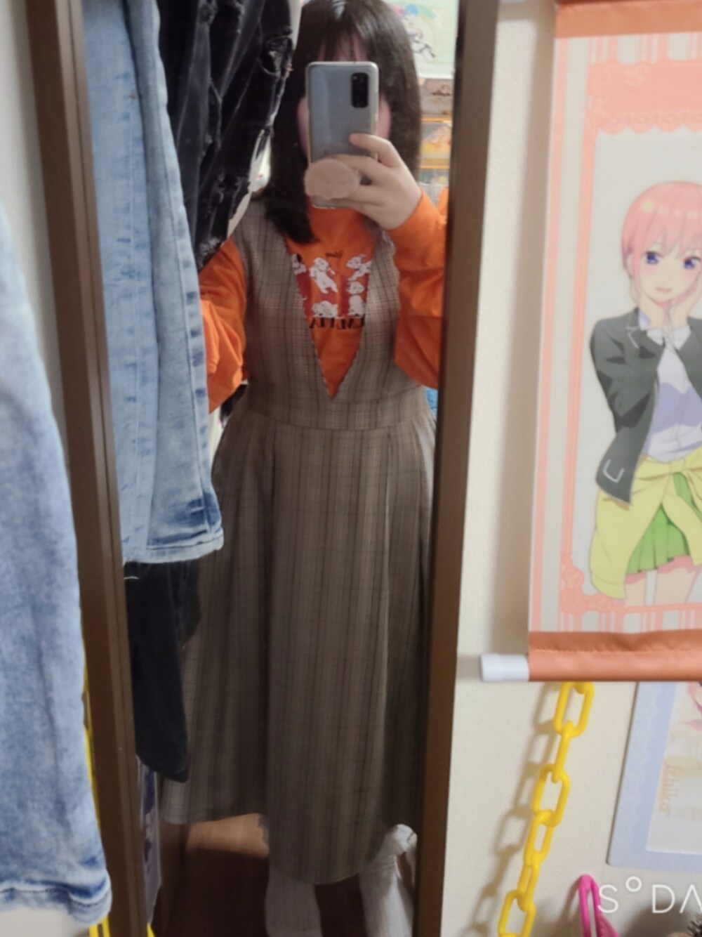 「秋、ビタミンカラー」｜「不明のアイテム（サロペット/オーバーオール、オレンジ系）」を使った、中村灰夜さん（レディース・144cm）の冬コーディネートの1枚目の写真