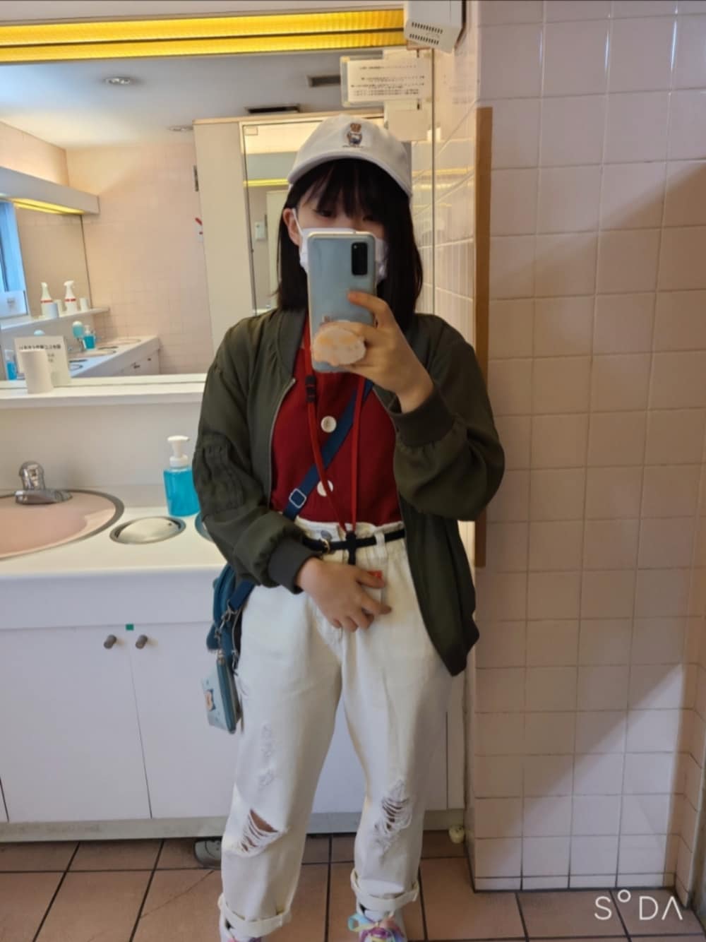 「初夏、春、秋、カジュアル」｜「Right-onのアイテム（キャップ、ホワイト系）」を使った、中村灰夜さん（レディース・144cm）の冬コーディネートの1枚目の写真