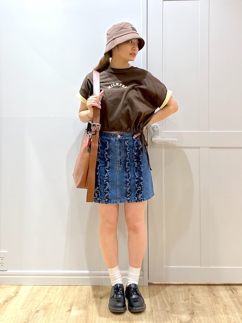 COLORED SLEEVE EDGE S/S TOP
