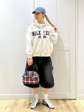 「アイテム（キーホルダー）」を使った、せいらさん（レディース・163cm）の秋コーディネート