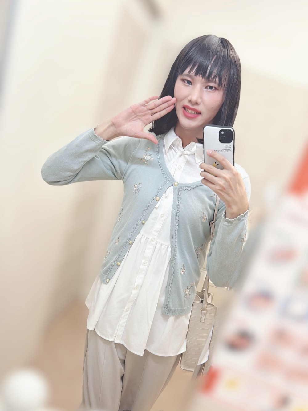 「女装、シャツスタイル、きれいめコーディネート、フェミニンコーデ、高身長女子、パンツスタイル、アクシーズファム」｜「axes femmeのアイテム（カーディガン/ボレロ、ブルー系）」を使った、ひかりさん（レディース・174cm）の春コーディネートの1枚目の写真