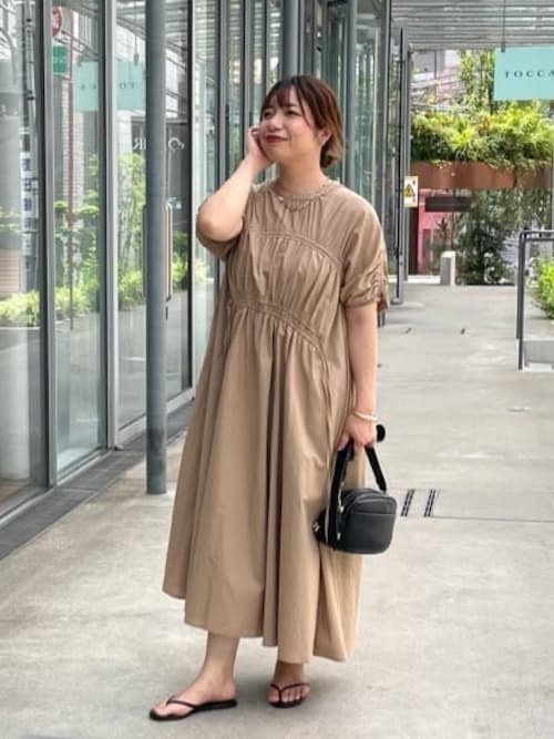 《着るだけで様になる》シャーリングワンピース
