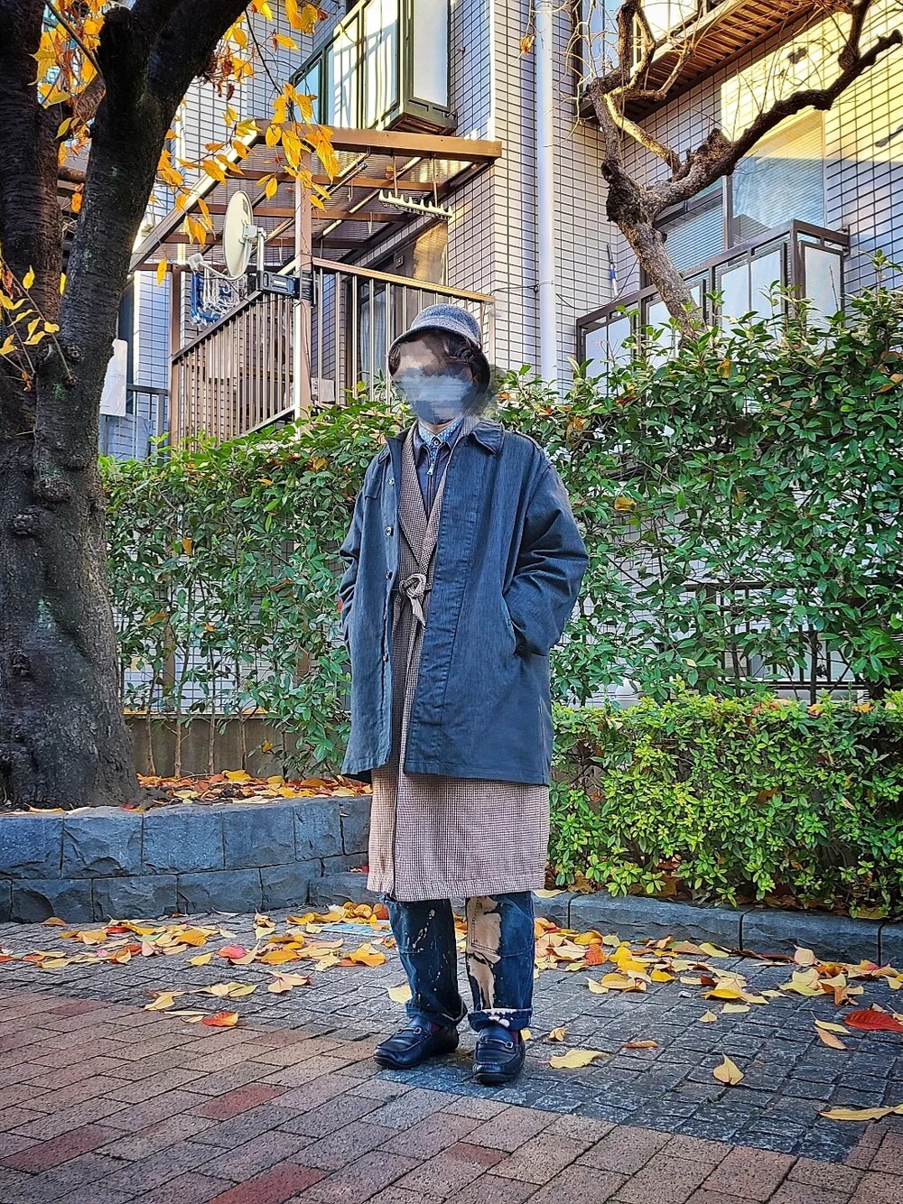 「レイヤードスタイル、今日のコーデ、冬、冬コーデ、ミリタリー、ガウン、ペインターパンツ、古着、古着MIX、古着好きな人と繋がりたい、レインドロップカモ、アラサー、骨格ストレート、バケットハット、ユニクロ」｜「VINTAGEのアイテム（ミリタリージャケット、グレー系）」を使った、keenさん（メンズ・169cm）の冬コーディネートの1枚目の写真