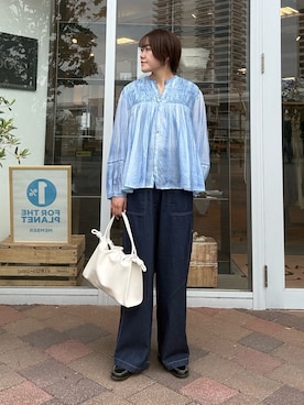 「かぐれ（カグレ）のコットンリネンデニムペインターパンツ（デニムパンツ、ブルー系）」を使った、moeさん（レディース・159cm）の春コーディネート