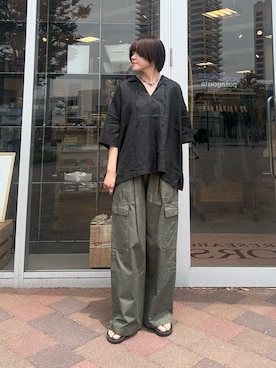 「かぐれ（カグレ）のユーティリティーイージーパンツ（その他パンツ、グリーン系）」を使った、moeさん（レディース・159cm）の夏コーディネート