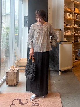 「URBAN RESEARCH DOORS（アーバンリサーチドアーズ）の楊柳ストレートスカート（スカート、ブラック系）」を使った、moeさん（レディース・159cm）の夏コーディネート