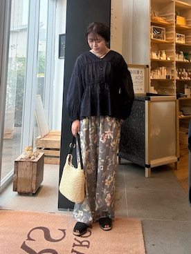 「かぐれ（カグレ）のコットンリネンプリントイージーパンツ（その他パンツ、グレー系）」を使った、moeさん（レディース・159cm）の春コーディネート