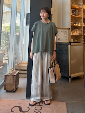 「URBAN RESEARCH DOORS（アーバンリサーチドアーズ）のストライプタックイージーパンツ（その他パンツ、グレー系）」を使った、moeさん（レディース・159cm）の春コーディネート