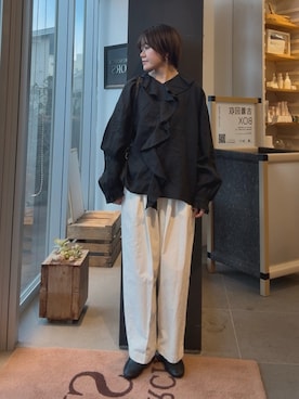 「かぐれ（カグレ）のコットンテーパードイージーパンツ（その他パンツ、ホワイト系）」を使った、moeさん（レディース・159cm）の春コーディネート