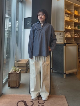 「かぐれ（カグレ）のハイツイストコットンレギュラーシャツ（シャツ/ブラウス、ブルー系）」を使った、moeさん（レディース・159cm）の春コーディネート