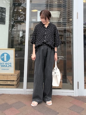 「かぐれ（カグレ）のフェードデニムイージーパンツ（デニムパンツ、ブラック系）」を使った、moeさん（レディース・159cm）の春コーディネート