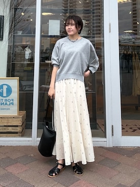 「URBAN RESEARCH DOORS（アーバンリサーチドアーズ）のウォッシャブルブライトプルオーバー（Tシャツ/カットソー、グレー系）」を使った、moeさん（レディース・159cm）の春コーディネート