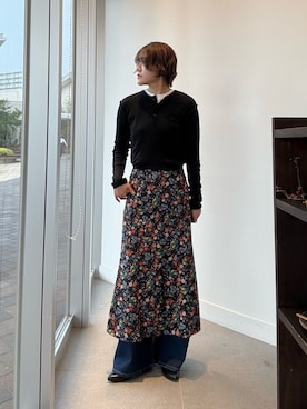 「URBAN RESEARCH DOORS（アーバンリサーチドアーズ）のMEYAME　BEAUTIFUL SKIRT (FLOWER)（スカート、ブラック系）」を使った、moeさん（レディース・159cm）の秋コーディネート