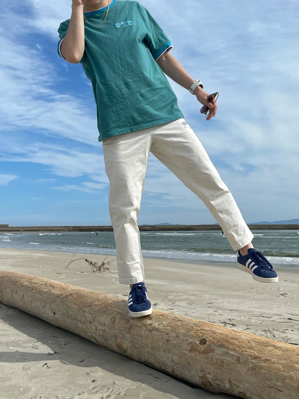 「スニーカーコーデ、おしゃれさんと繋がりたい、海コーデ」｜「FTCのアイテム（Tシャツ/カットソー、ブルー系）」を使った、uminchu_0907さん（メンズ・163cm）の夏コーディネートの1枚目の写真