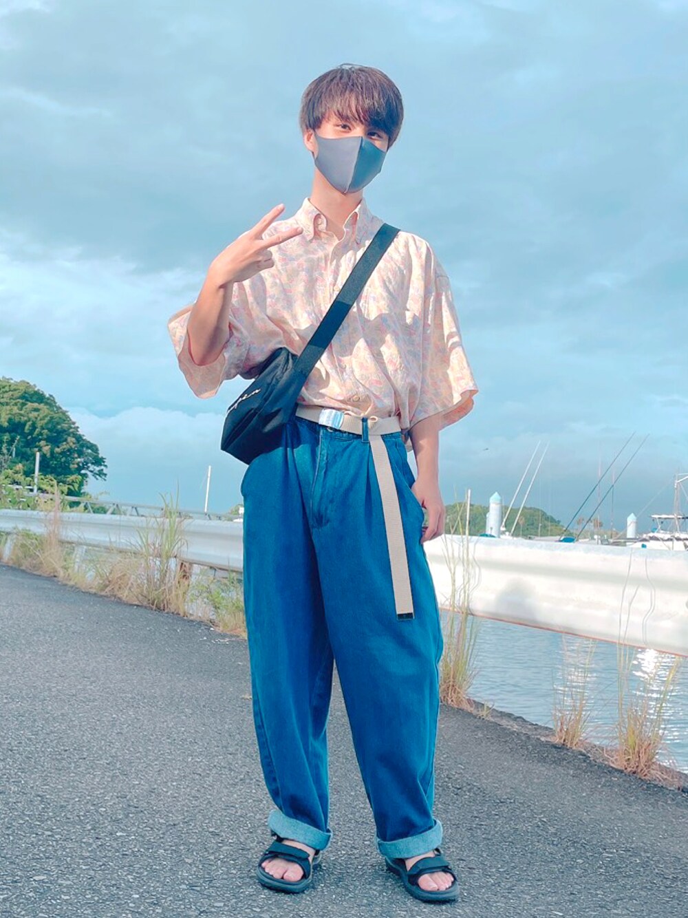 「古着のアイテム（シャツ/ブラウス、ピンク系）」を使った、kumachnさん（メンズ・163cm）の夏コーディネートの1枚目の写真