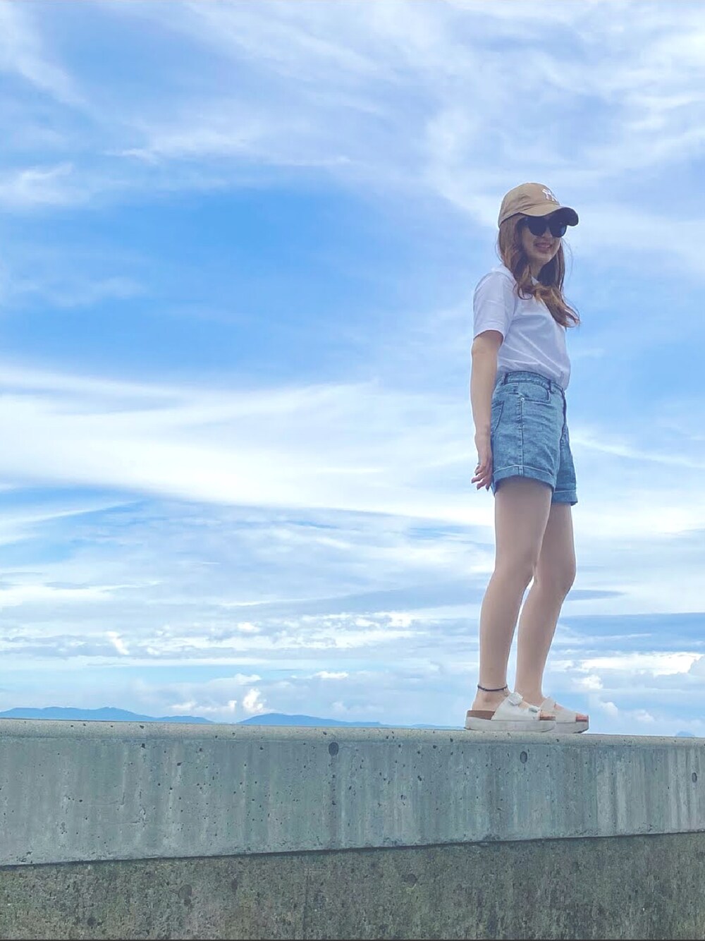 「なつこーで、プチプラコーデ、海コーデ、うみ」｜「NEW ERAのアイテム（キャップ、ブラウン系）」を使った、kn🐵さん（レディース・160cm）の夏コーディネートの1枚目の写真