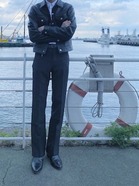 「白シャツ」｜「アイテム（ライダースジャケット）」を使った、UmEさん（メンズ・175cm）の春コーディネート