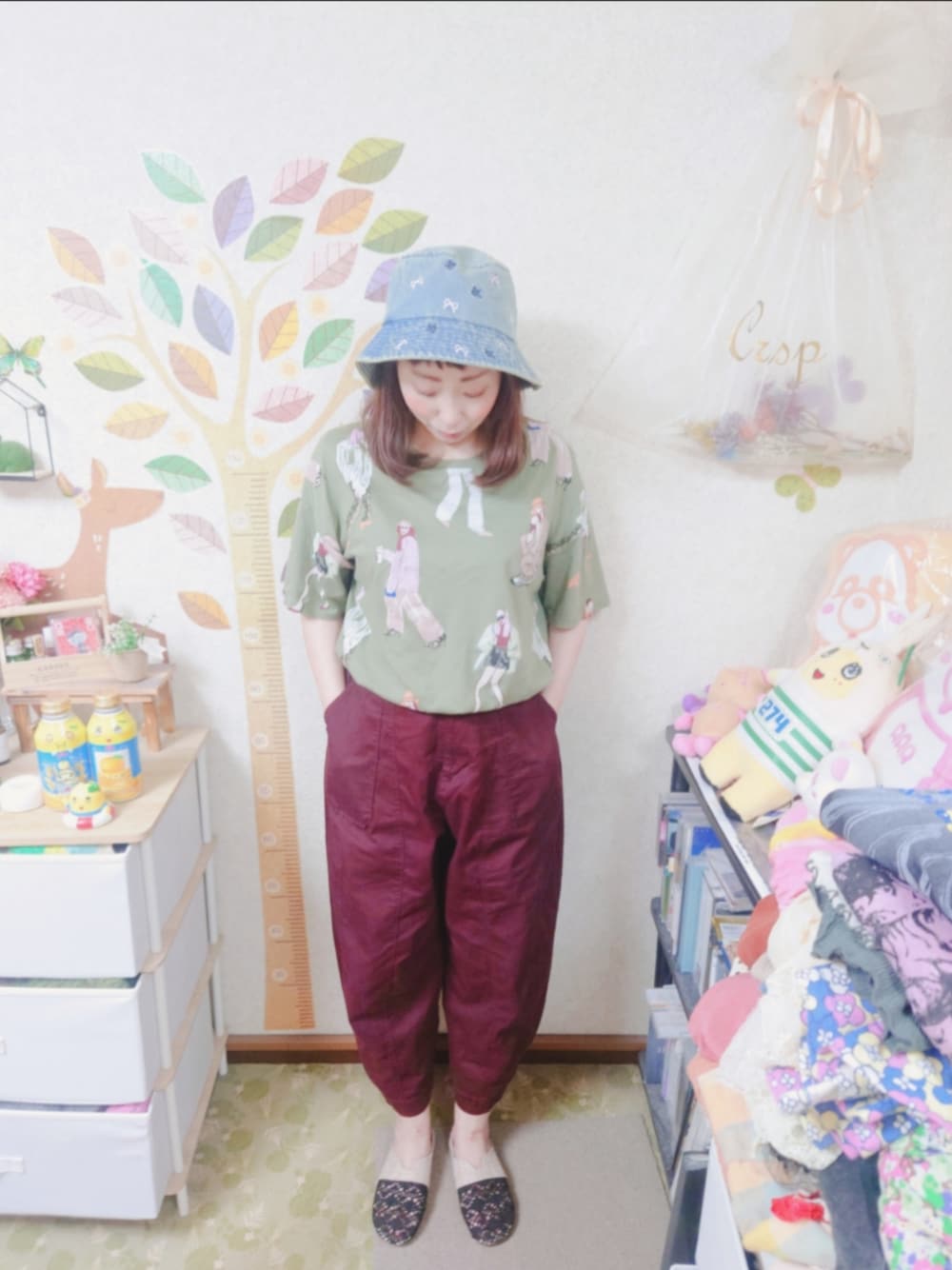 「SHEPPのリボン刺繍デニムバケットハット（ハット、ブルー系）」を使った、ユーリさん（レディース・152cm）の夏コーディネートの1枚目の写真