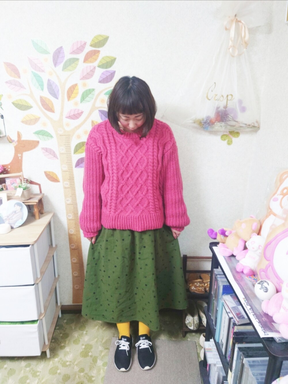 「MERLOTのケーブル編みプルオーバーニット（ニット/セーター、ピンク系）」を使った、ユーリさん（レディース・152cm）の冬コーディネートの1枚目の写真
