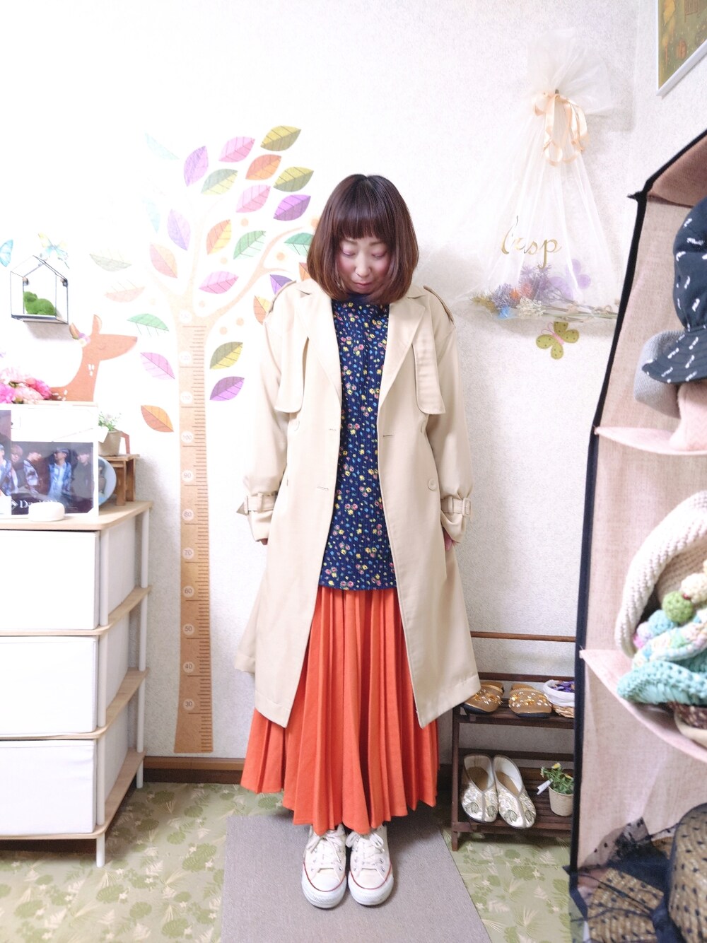 「POU DOU DOUのソフトトレンチコート（トレンチコート、ベージュ系）」を使った、ユーリさん（レディース・152cm）の春コーディネートの1枚目の写真