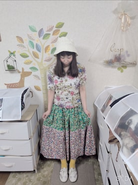 「MERLOT（メルロー）のフラワーパッチワークスカート（スカート、グリーン系）」を使った、ユーリさん（レディース・152cm）の夏コーディネート