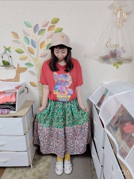 「古着のアイテム（Tシャツ/カットソー、レッド系）」を使った、ユーリさん（レディース・152cm）の春コーディネート