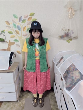 「古着のアイテム（Tシャツ/カットソー、イエロー系）」を使った、ユーリさん（レディース・152cm）の夏コーディネート