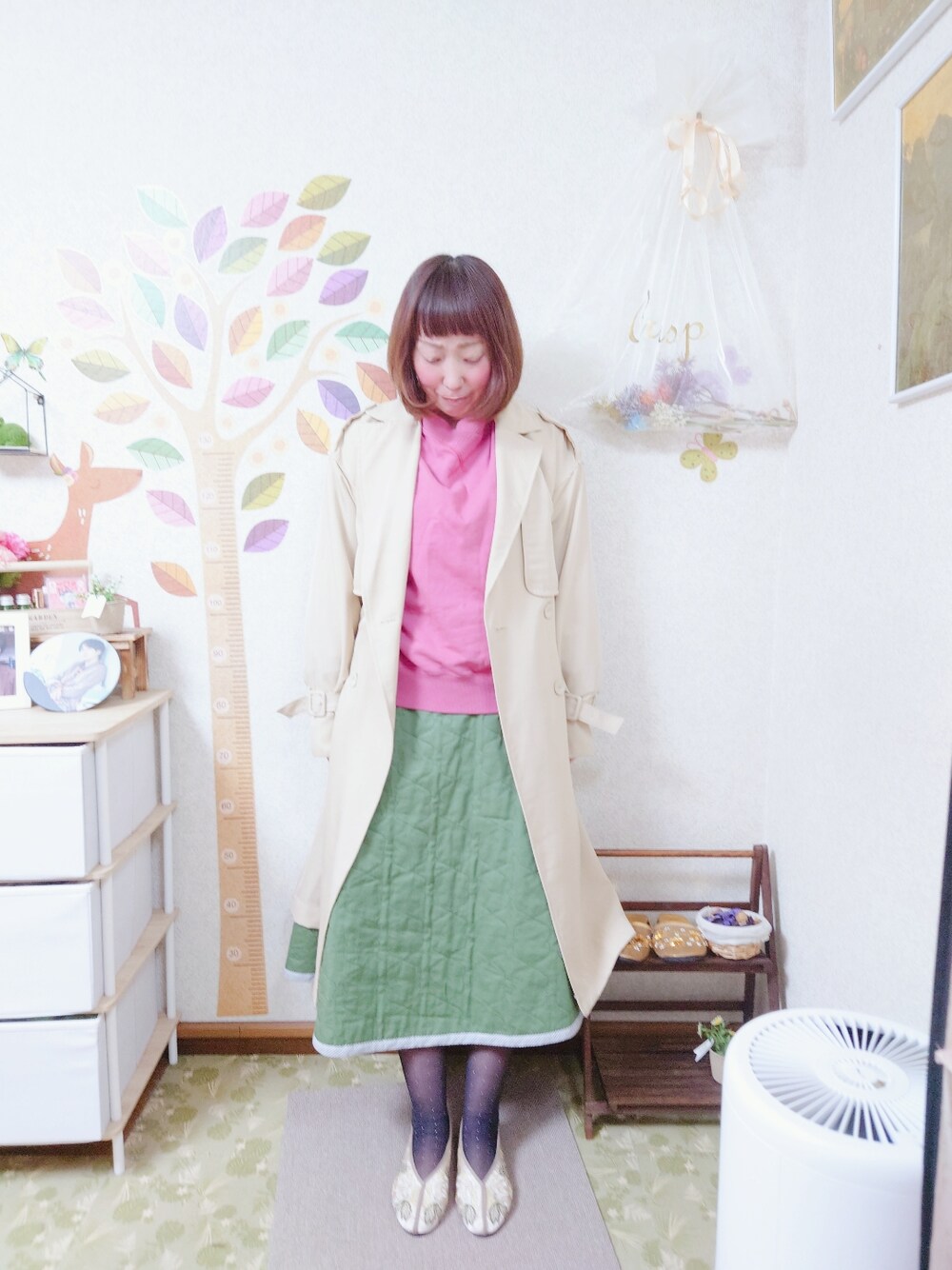 「POU DOU DOUのソフトトレンチコート（トレンチコート、ベージュ系）」を使った、ユーリさん（レディース・152cm）の春コーディネートの1枚目の写真