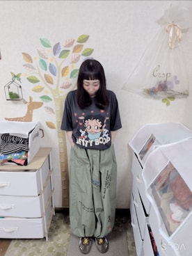 「古着のアイテム（Tシャツ/カットソー、グレー系）」を使った、ユーリさん（レディース・152cm）の夏コーディネート