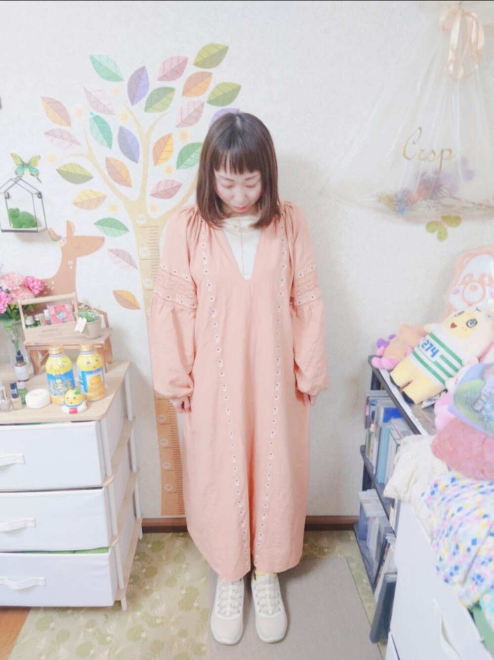 「Crispのクロスステッチ刺繍ワンピース（ワンピース、ピンク系）」を使った、ユーリさん（レディース・152cm）の春コーディネートの1枚目の写真