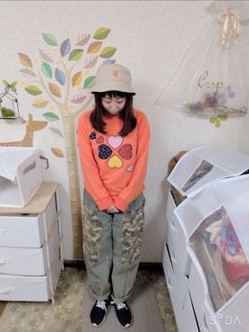 「古着のアイテム（運動衫、オレンジ系）」を使った、ユーリさん（レディース・152cm）の春コーディネート