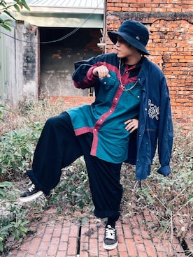 「撞色」｜Dylanさん（メンズ・160cm）の秋コーディネート