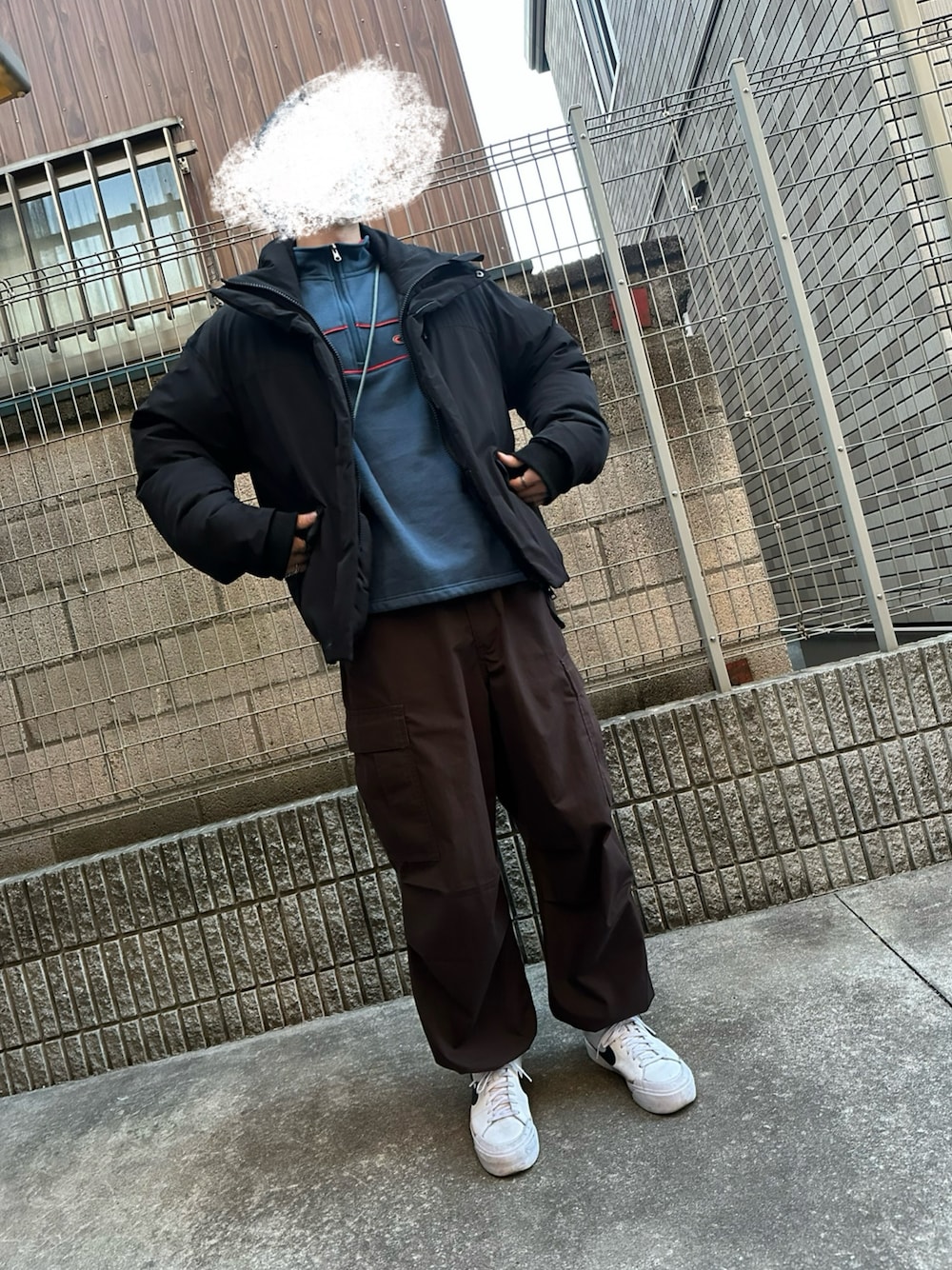 「休日スタイル、シンプルコーデ、シンプルスタイル、おしゃれさんと繋がりたい、ゆるコーデ、メンズファッション」｜「ZARAのアイテム（ダウンジャケット/コート、ブラック系）」を使った、モキチさん（メンズ・180cm）の春コーディネートの1枚目の写真