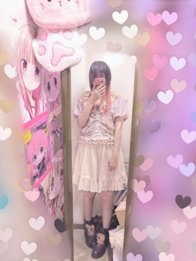 「メルカリのアイテム（シャツ/ブラウス、ベージュ系）」を使った、りりり0625さん（レディース・163cm）の春コーディネート
