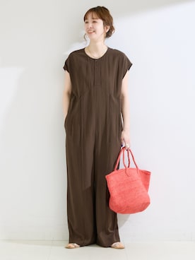 「アイテム（サロペット/オーバーオール、ブラウン系）」を使った、 Kanakoさん（レディース・163cm）の秋コーディネート