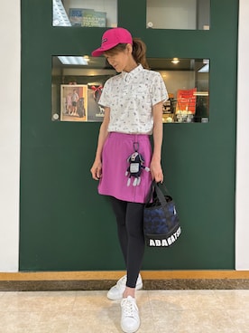 「adabat（アダバット）の【ADABAT NAVY】吸水速乾/UVカット　ロゴサマープリント半袖ポロシャツ（Tシャツ/カットソー、ホワイト系）」を使った、sioさん（レディース・165cm）の夏コーディネート