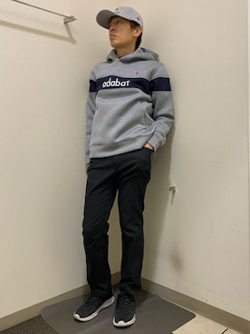 「adabat（アダバット）の【新レーベル ADABAT NAVY】ブロッキングラインロゴフーディー（パーカー、グレー系）」を使った、Yさんの冬コーディネート