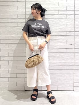 「アイテム（デニムスカート、ホワイト系）」を使った、ayumiさん（レディース・159cm）の春コーディネート